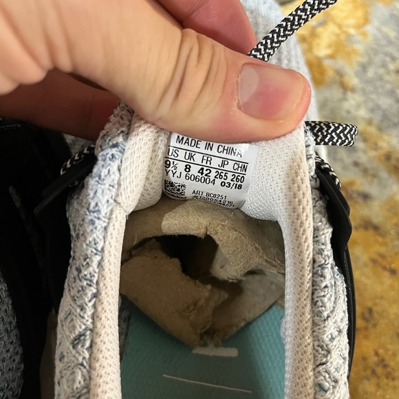 Adidas Ultraboost size 9.5 - Picture 6 of 9